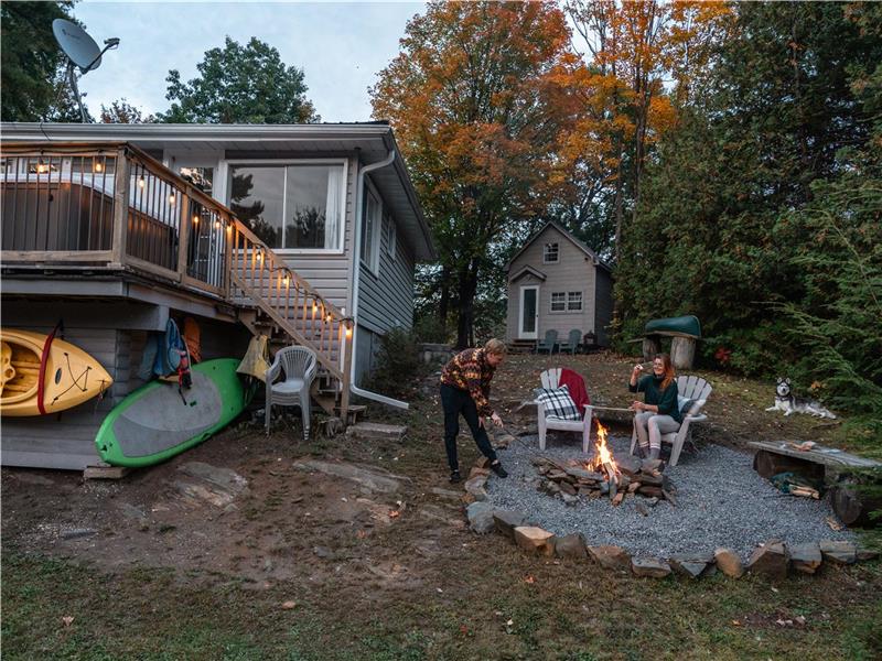 Riverside Paradise Modern Bobcaygeon Cottage Rental DI37197