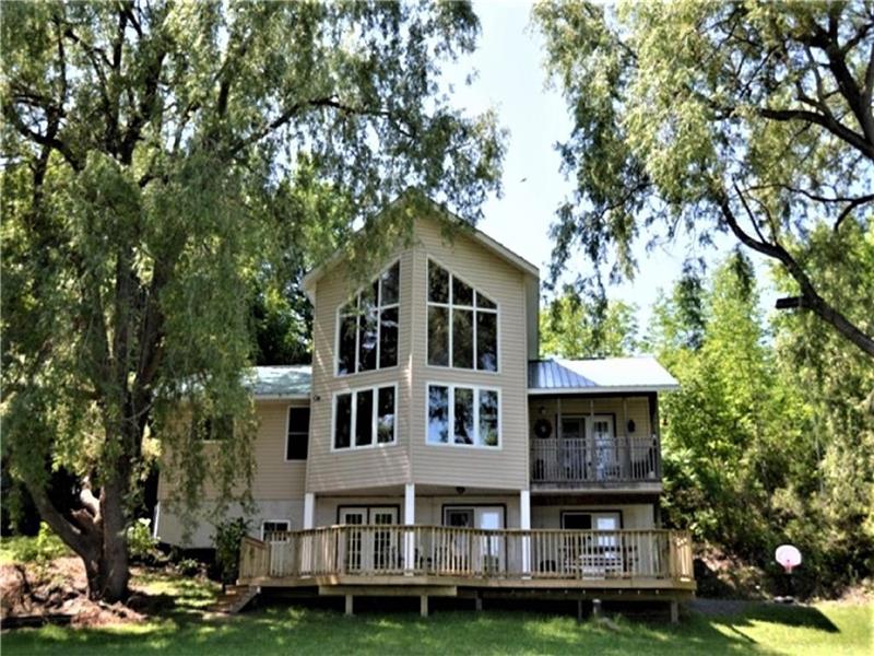 Premiere Kingsford Lake Cottage South Frontenac Cottage Rental GL