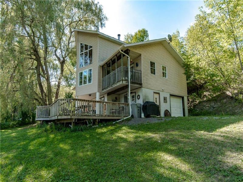 Premiere Kingsford Lake Cottage South Frontenac Cottage Rental GL