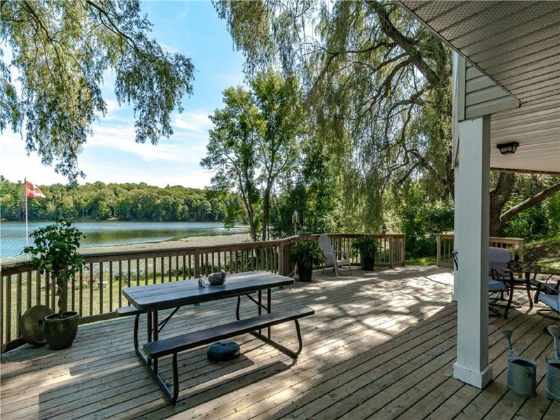 Premiere Kingsford Lake Cottage South Frontenac Cottage Rental GL