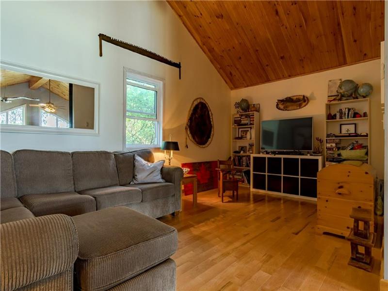 Premiere Kingsford Lake Cottage South Frontenac Cottage Rental GL