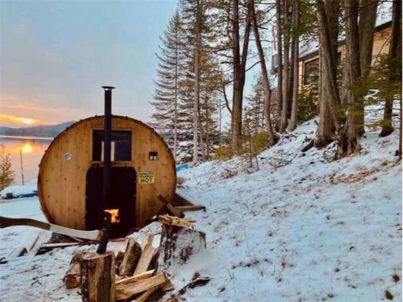 Four Season Waterfront Cottage with Ompah Cottage Rental PL37211