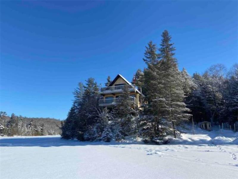 Four Season Waterfront Cottage with Ompah Cottage Rental PL37211