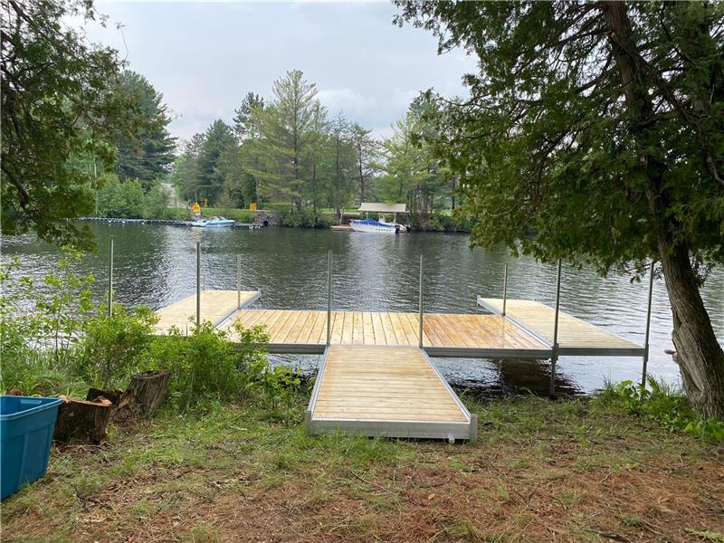 LAKEFRONT COTTAGE IN BRACEBRIDGE ON Bracebridge Cottage Rental GL37282 CottagesInCanada