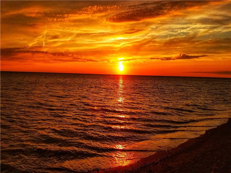 Point Clark Cottage Casa Fonti By Kincardine Cottage Rental PL37412 CottagesInCanada