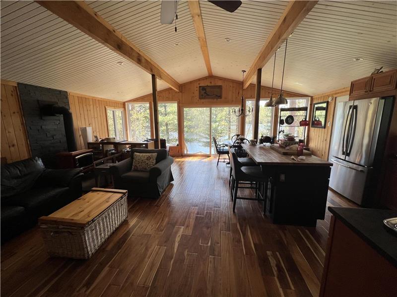 Waterfront Charming Sapphire Sundridge Cottage Rental DI37437