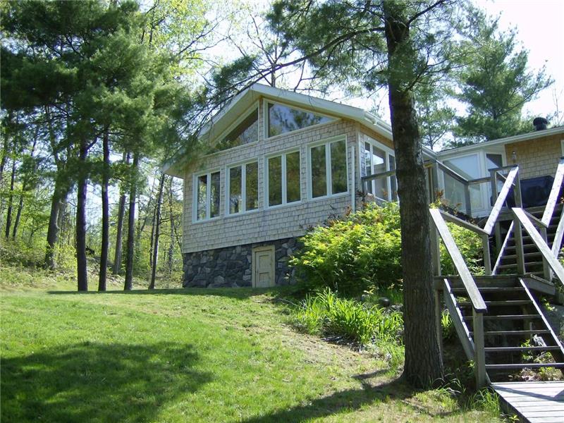 Klondike Getaway Eganville Cottage Rental PL37520 CottagesInCanada