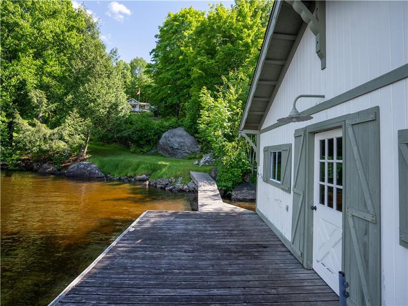 VANA Cottage Lake Cecebe Burks Falls Cottage Rental DI37526