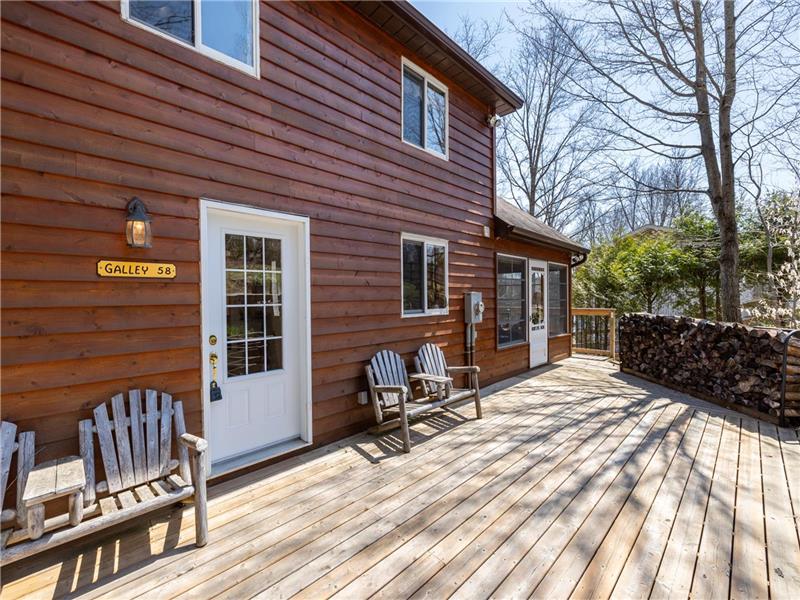 New listing! Stunning lakefront Coe Hill Cottage Rental DI37537