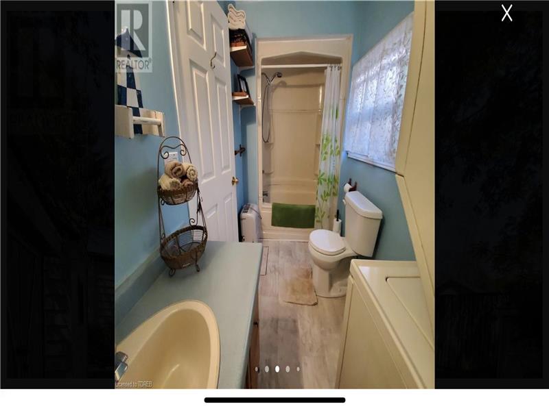 Tiny Hideaway Port Burwell Cottage Rental GL37644 CottagesInCanada