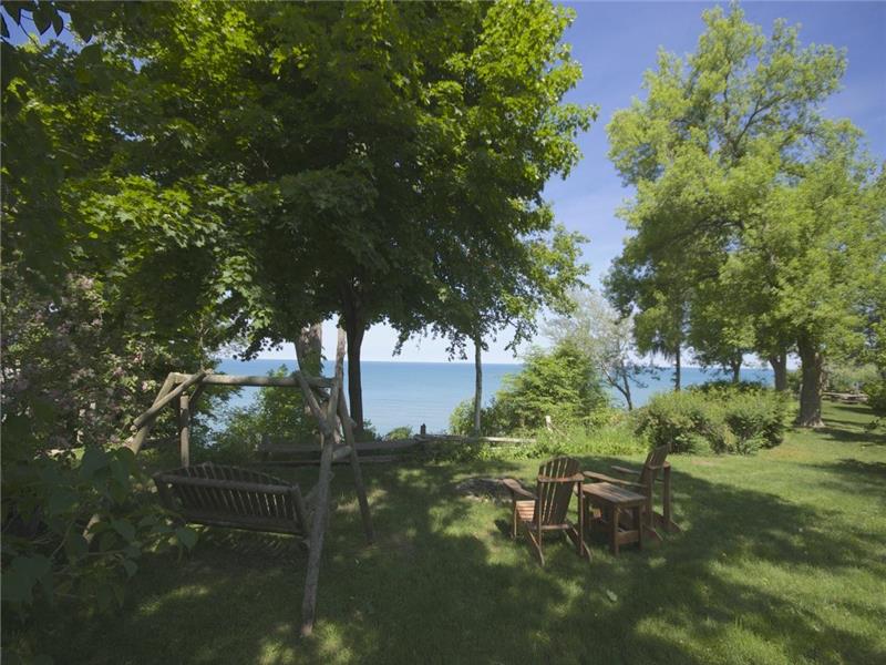 Poplar Beach Lakefront Cottage. No Grand Bend Cottage Rental PL