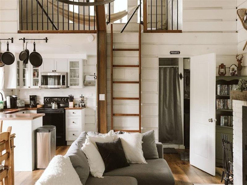 Jeffrey Lake Cabin Lakefront · Bancroft Cottage Rental DI37702