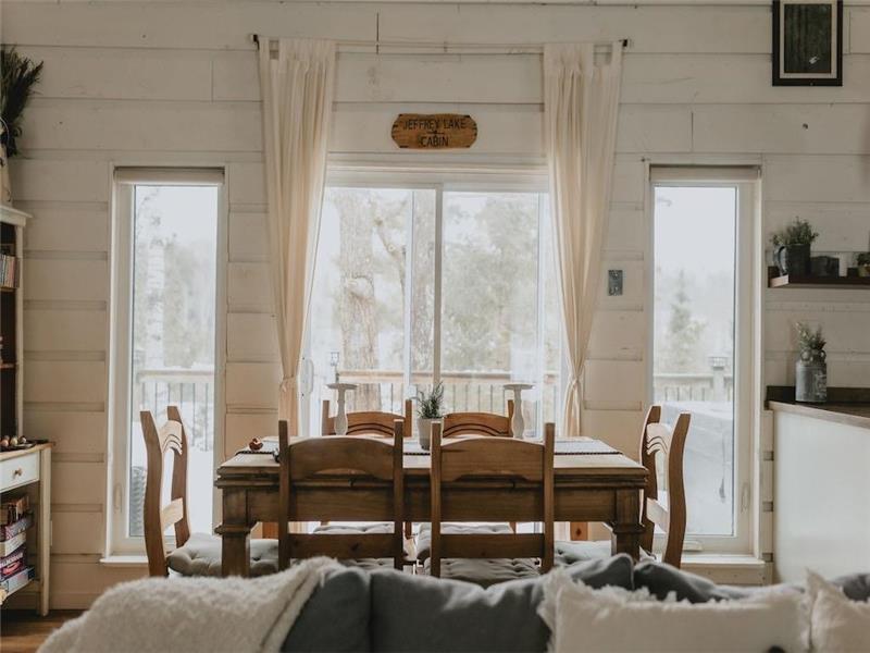 Jeffrey Lake Cabin Lakefront · Bancroft Cottage Rental DI37702