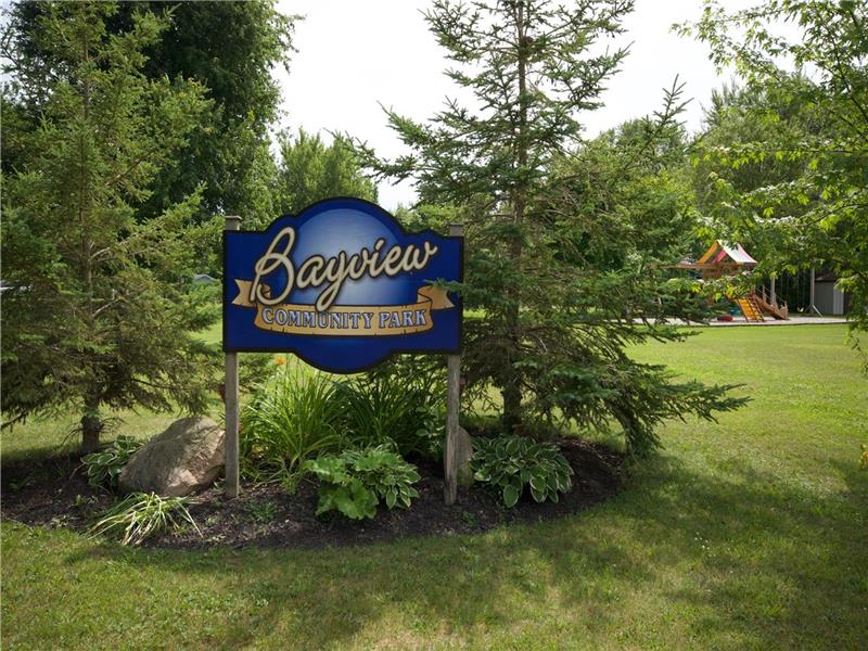 Elliott's Anchor... Lakefront Grand Bend Cottage Rental PL37728