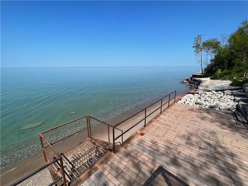 Elliott's Anchor... Lakefront Grand Bend Cottage Rental PL37728