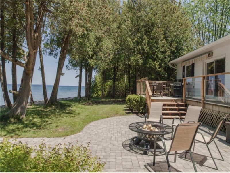 Bayview Flats on the clear water of Bay Cottage Rental GL