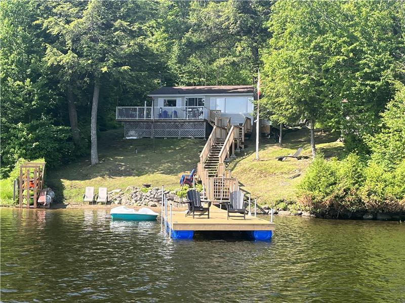 3 Bedroom waterfront cottage on Bancroft Cottage Rental PL37731