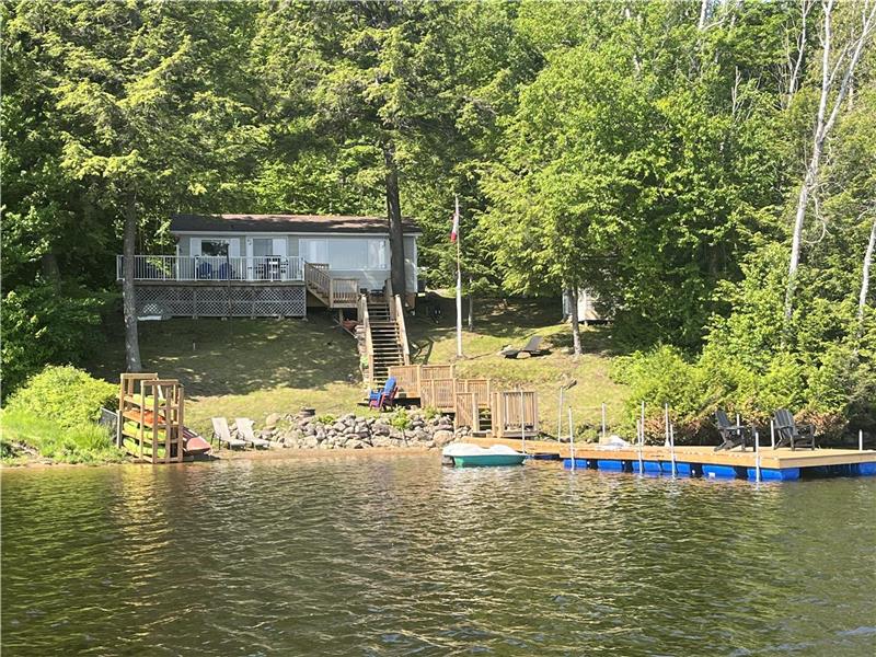 3 Bedroom waterfront cottage on Bancroft Cottage Rental PL37731