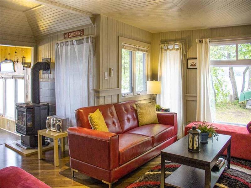 Kozy Korner Sebright Cottage Rental PL37773 CottagesInCanada