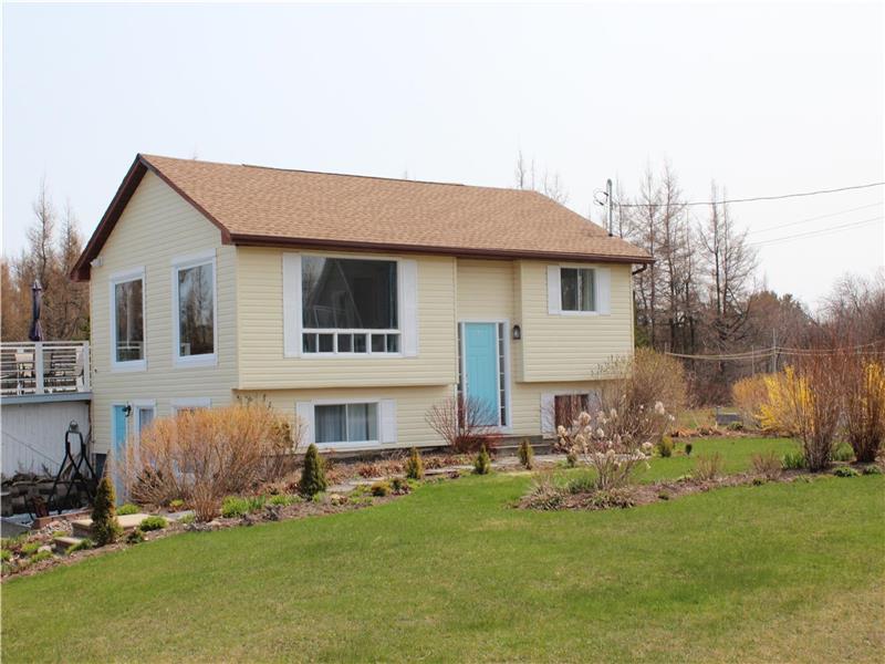 Escape by the Strait Spacious Bouctouche Cottage Rental DI37776 CottagesInCanada