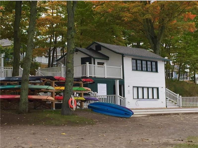 Sandbanks Cottage Resort Villa in Cherry Valley Cottage Rental GL