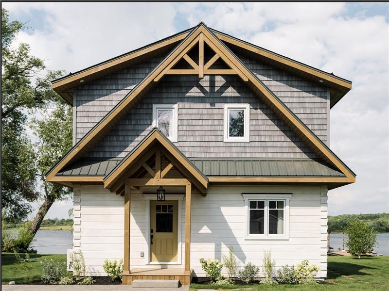 Mediterranean Escape Renovation Campbellford Cottage Rental GL