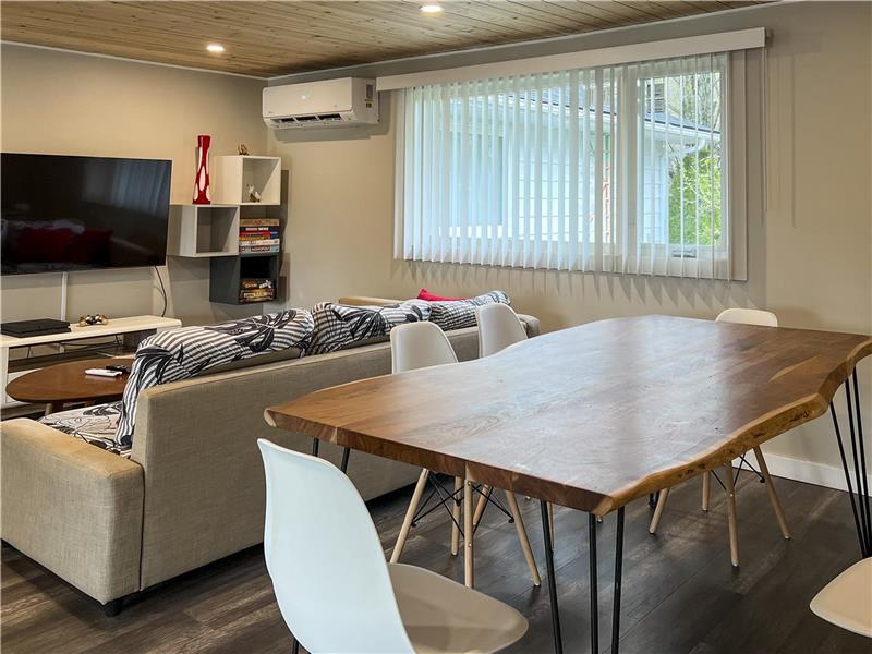 Waterfront Lakeside Hideaway Curve Lake Cottage Rental GL37865 CottagesInCanada