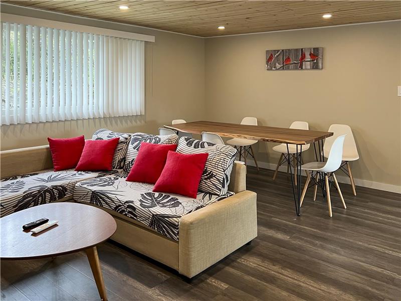 Waterfront Lakeside Hideaway Curve Lake Cottage Rental GL37865 CottagesInCanada