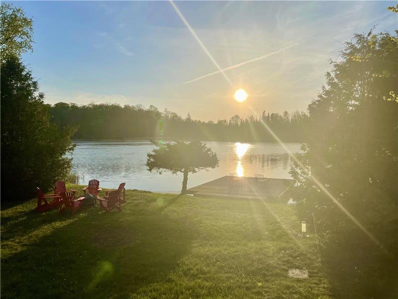 Waterfront Lakeside Hideaway Curve Lake Cottage Rental GL37865 CottagesInCanada