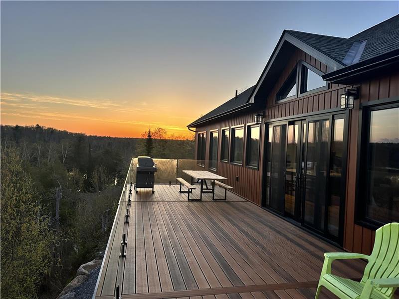 Lakefront Sunset Oasis hot tub, Sundridge Cottage Rental DI37898