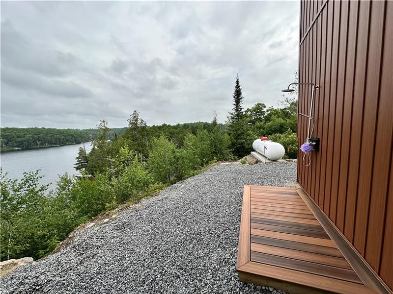 Lakefront Sunset Oasis hot tub, Sundridge Cottage Rental DI37898