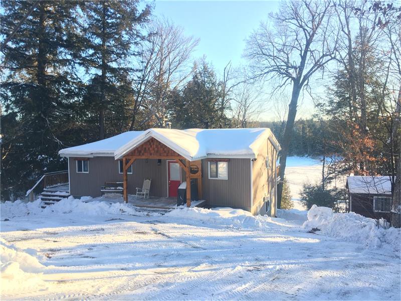 Keewaydin Cove on Kennisis Lake Haliburton Cottage Rental DI37905