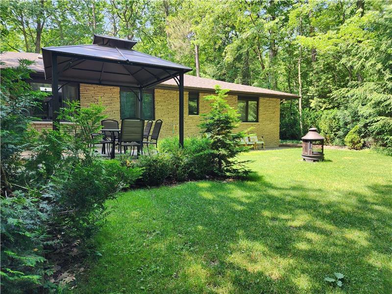 Grand Bend/Southcott Pines Getaway Grand Bend Cottage Rental DI