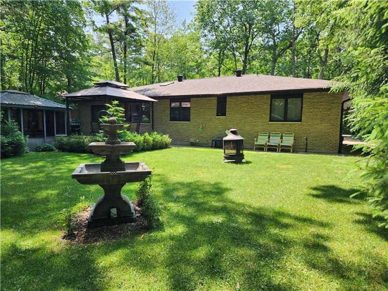 Grand Bend/Southcott Pines Getaway Grand Bend Cottage Rental DI