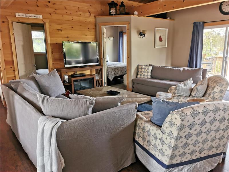 Big Bald Lake Lovely Lakefront Buckhorn Cottage Rental PL37917