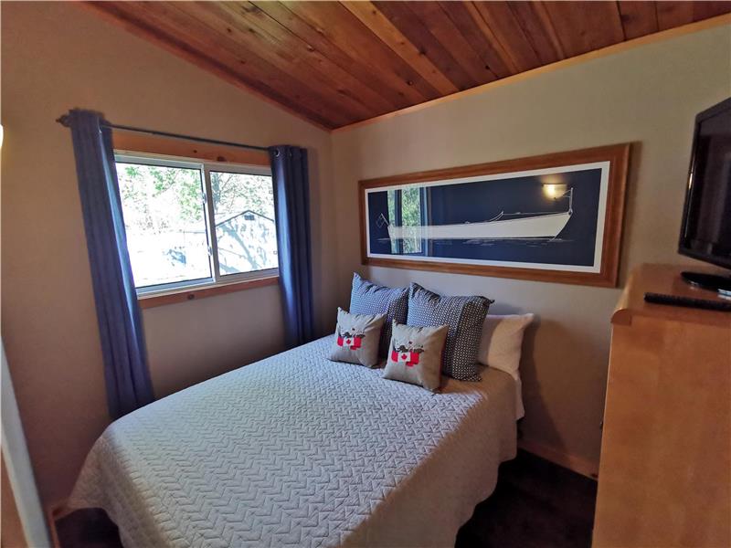 Big Bald Lake Lovely Lakefront Buckhorn Cottage Rental PL37917