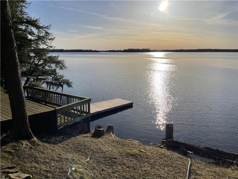 SUNSET LOVERS PARADISE Rideau Ferry Cottage Rental DI37953