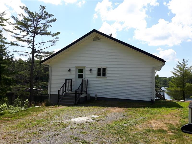 Lakefront Cottage for Rent on Riley Gravenhurst Cottage Rental DI