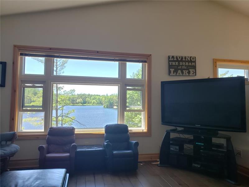 Lakefront Cottage for Rent on Riley Gravenhurst Cottage Rental DI37973 CottagesInCanada