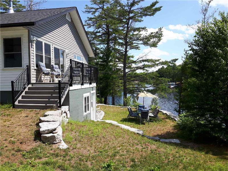 Lakefront Cottage for Rent on Riley Gravenhurst Cottage Rental DI