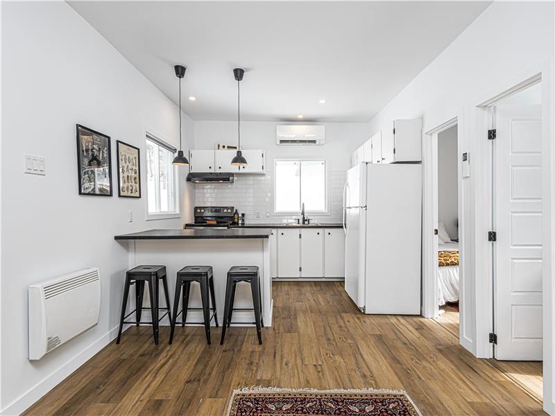 Fully Renovated, Cozy 2 bedroom ValdesMonts Cottage Rental DI