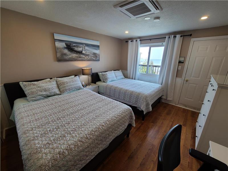 Wasaga Waterfront with Private Wasaga Beach Cottage Rental PL38066