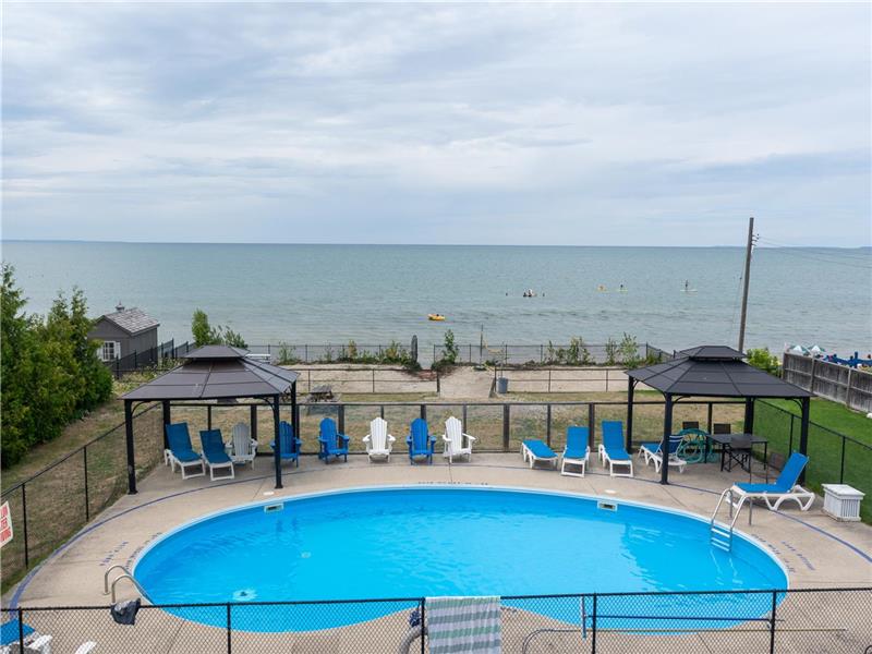 Wasaga Waterfront with Private Wasaga Beach Cottage Rental PL38066