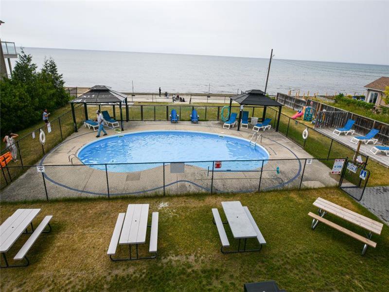 Wasaga Waterfront with Private Wasaga Beach Cottage Rental PL38066