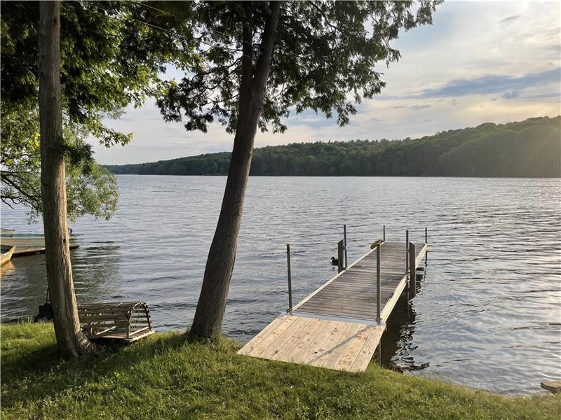Cottage waterfront on Graham lake Mallorytown Cottage Rental DI