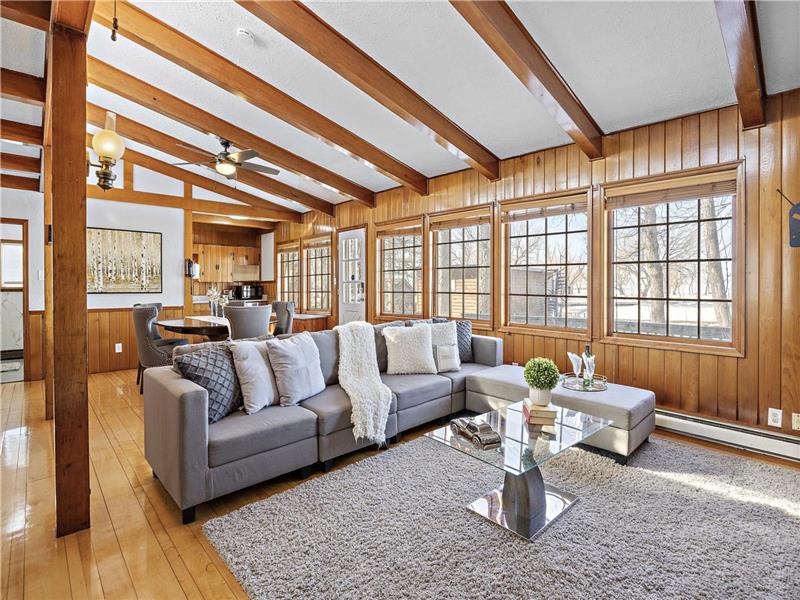 Cozy Lakefront Cottage Pefferlaw Cottage Rental DI38125