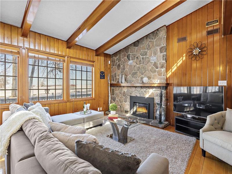 Cozy Lakefront Cottage Pefferlaw Cottage Rental DI38125