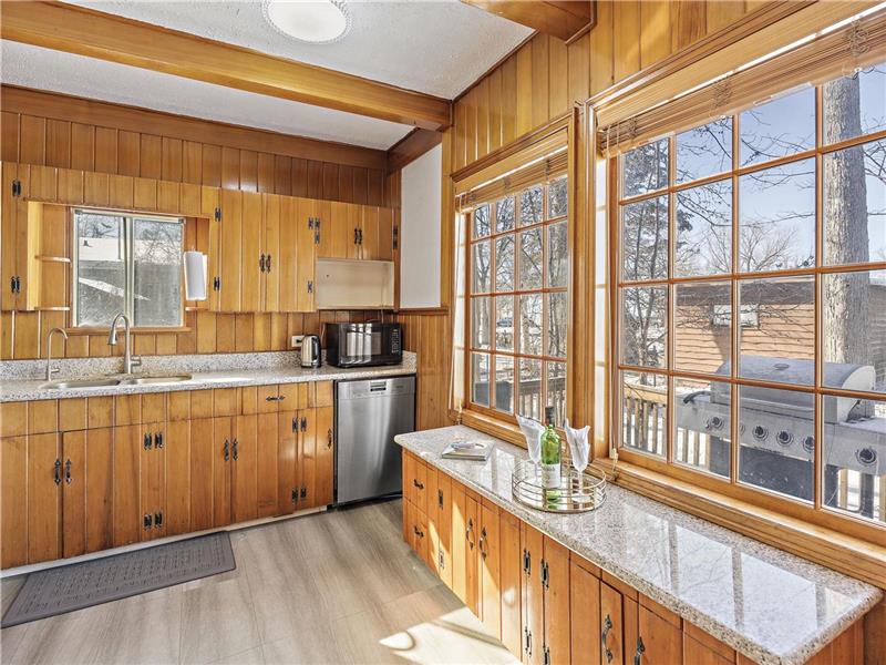 Cozy Lakefront Cottage Pefferlaw Cottage Rental DI38125