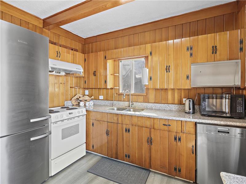 Cozy Lakefront Cottage Pefferlaw Cottage Rental DI38125