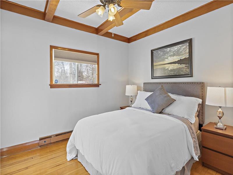 Cozy Lakefront Cottage Pefferlaw Cottage Rental DI38125